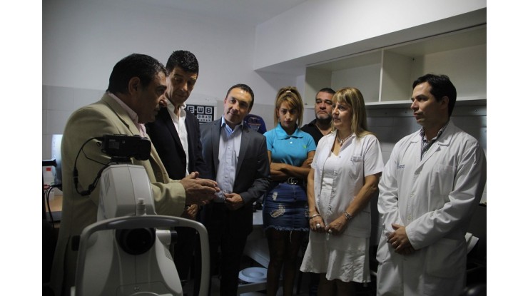 Watson presentó un retinógrafo en el Centro de Salud Villa Vatteone